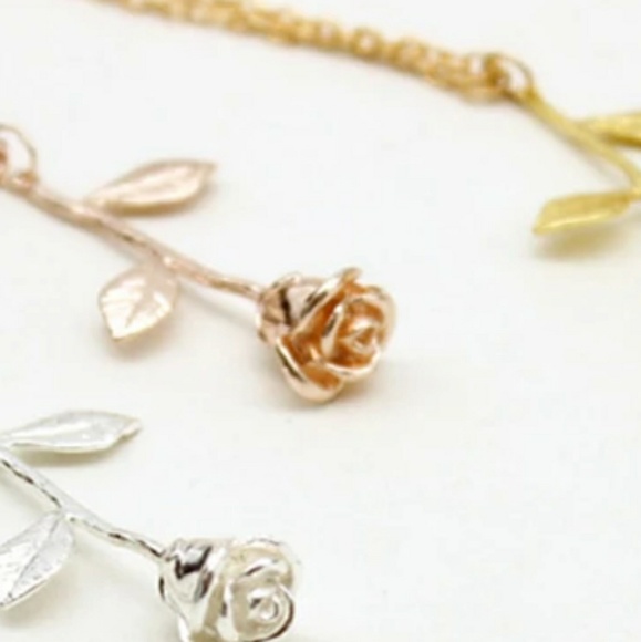 Rose gold rose bud dangle necklace. - Picture 5 of 8